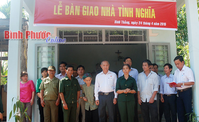 Trao nhà tình nghĩa cho cựu thanh niên xung phong