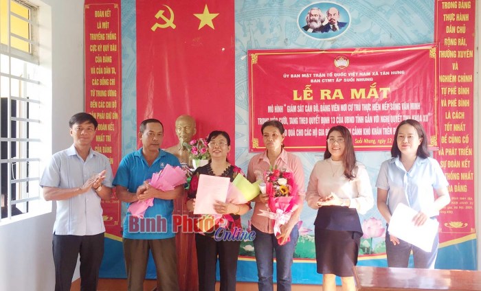Ra mắt mô hình giám sát cán bộ, đảng viên tại ấp Suối Nhung Ra mắt mô hình giám sát cán bộ, đảng viên tại ấp Suối Nhung
