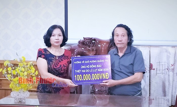 Gần 300 triệu đồng ủng hộ đồng bào Quảng Trị bị lũ lụt Gần 300 triệu đồng ủng hộ đồng bào Quảng Trị bị lũ lụt