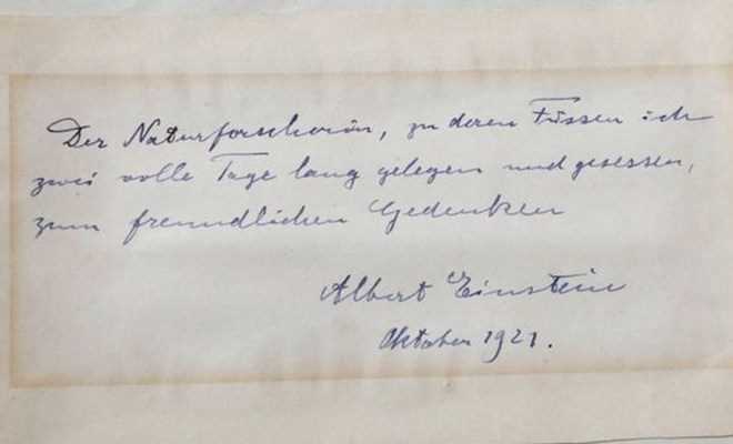 Bức thư của thiên tài Albert Einstein được bán hơn 100.000 USD Bức thư của thiên tài Albert Einstein được bán hơn 100.000 USD