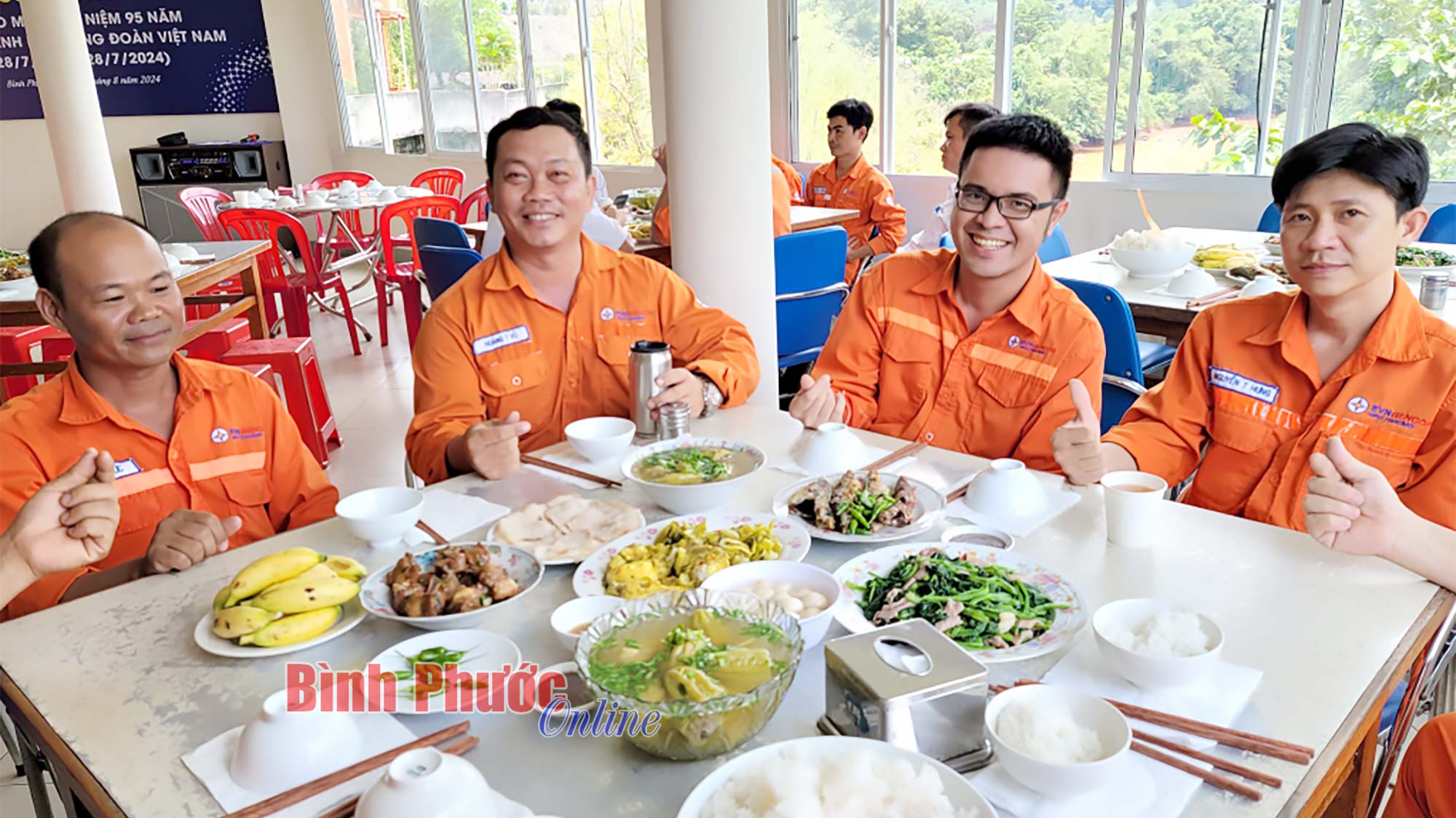 Ấm áp “Bữa cơm công đoàn” của TMP Ấm áp “Bữa cơm công đoàn” của TMP