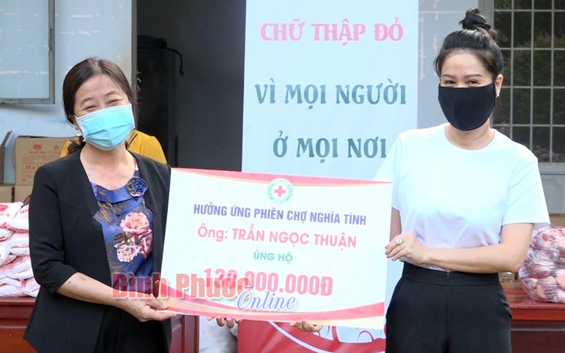 Ấm áp phiên chợ nghĩa tình