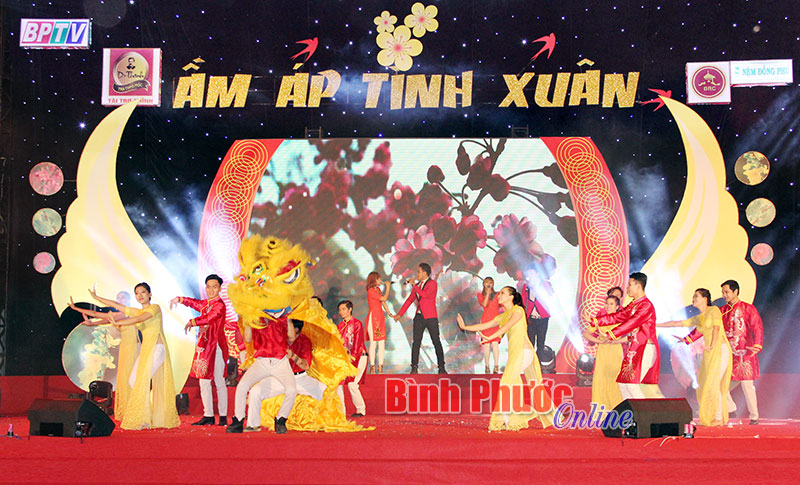 Đặc sắc chương trình “Ấm áp tình xuân” Đặc sắc chương trình “Ấm áp tình xuân”