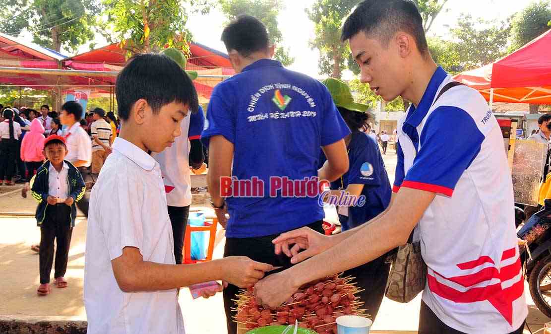 “Xuân về trên biên giới” “Xuân về trên biên giới”