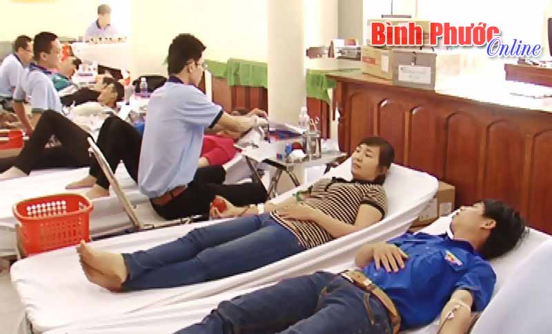 198 tình nguyện viên hiến máu đợt I/2015 198 tình nguyện viên hiến máu đợt I/2015