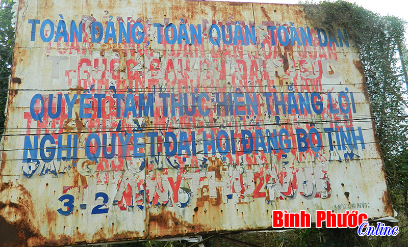 Pa-nô tuyên truyền phản cảm vẫn chưa được khắc phục