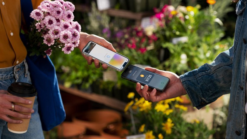 Apple chia sẻ công nghệ 'chạm để thanh toán'