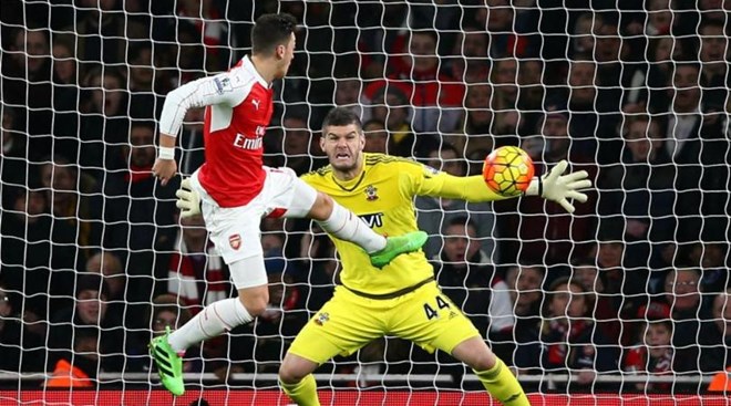 Arsenal "bất lực" trước Southampton, Leicester hạ gục Liverpool