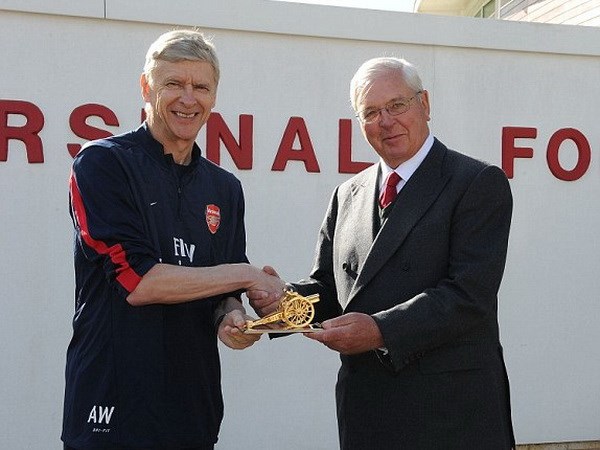 arsenalwengerchipskeswick22032014100250.JPG