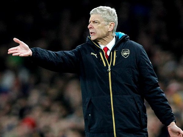 HLV Arsene Wenger ngậm ngùi thừa nhận học trò quá "ngây thơ"