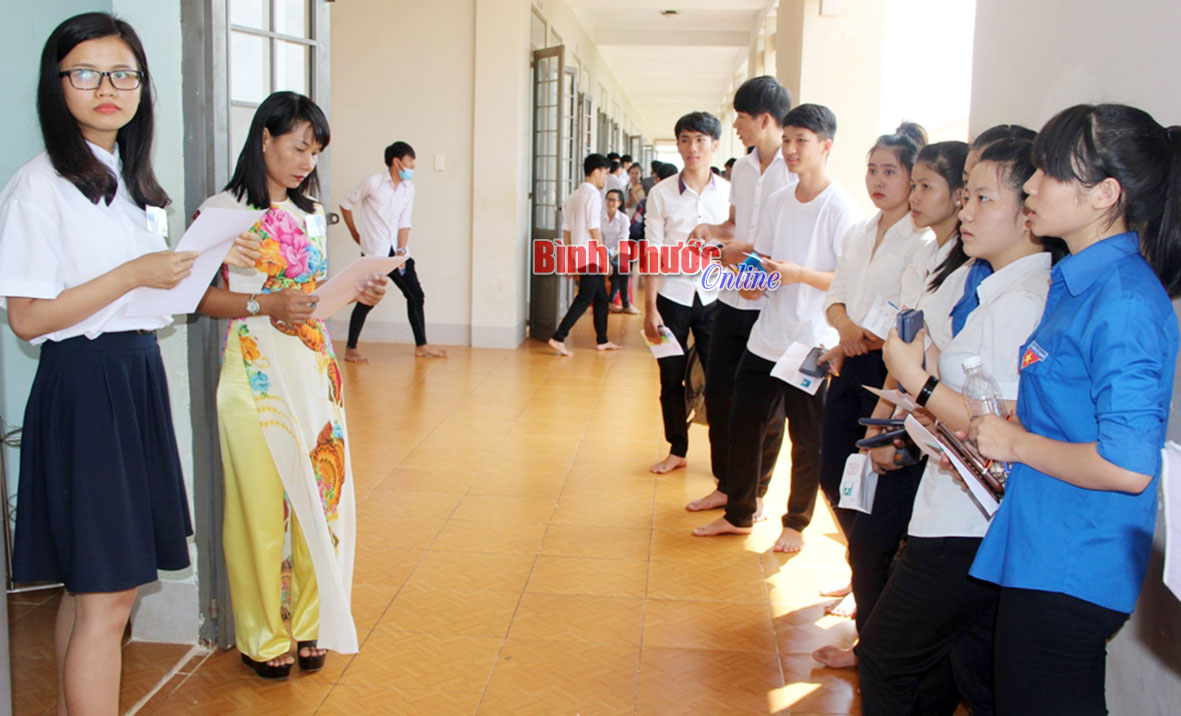 Ngày thi thứ 2 kỳ thi THPT quốc gia năm 2016: Đề thi dễ và có sự phân hóa cao Ngày thi thứ 2 kỳ thi THPT quốc gia năm 2016: Đề thi dễ và có sự phân hóa cao