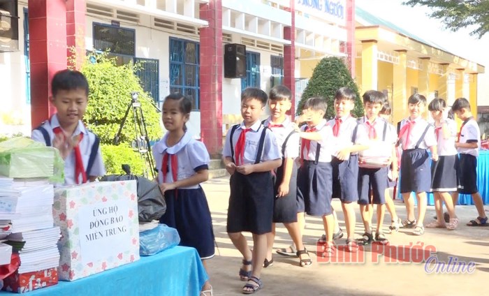 Gần 1.000 học sinh được hướng dẫn kỹ năng tham gia giao thông