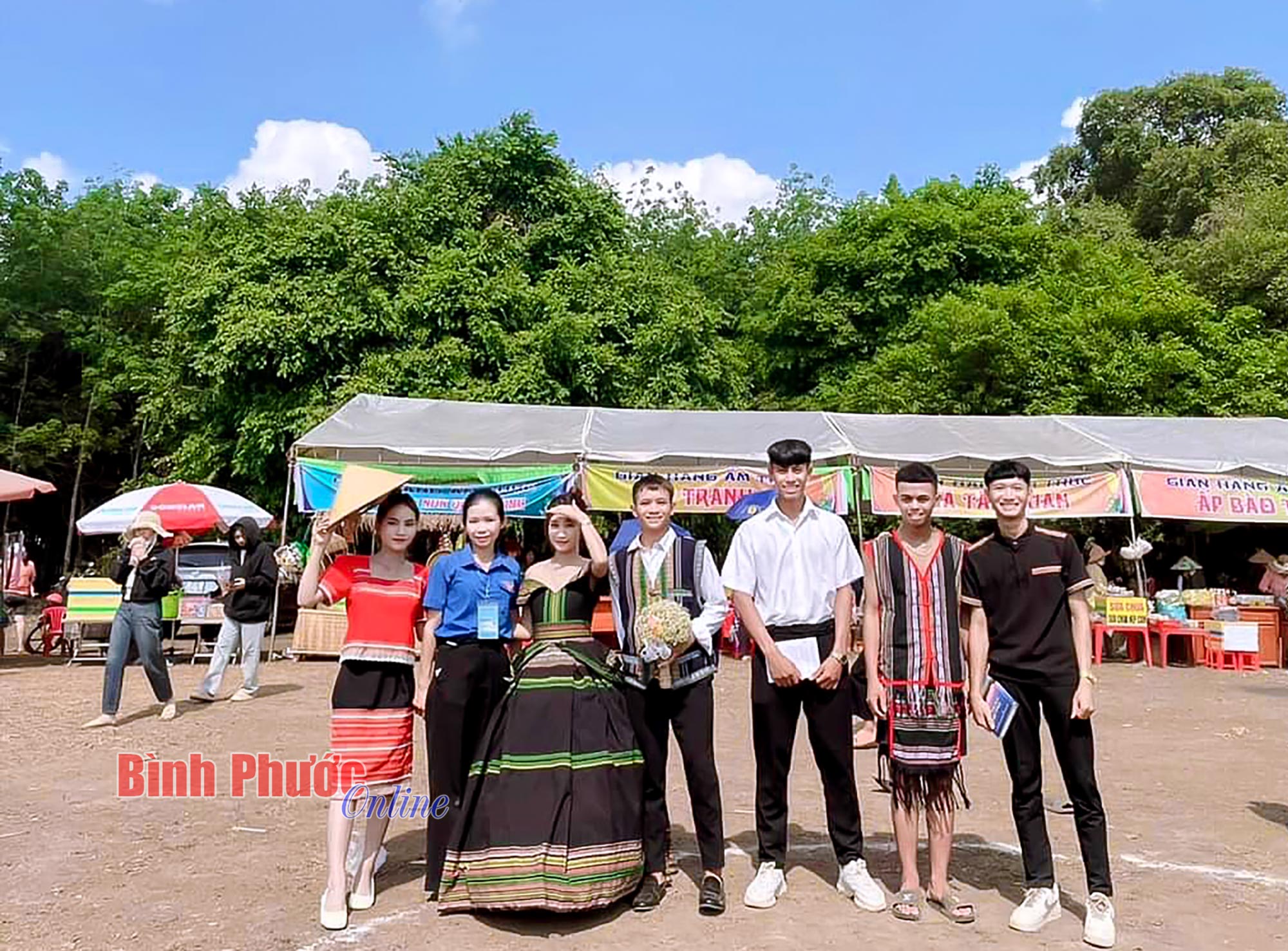 Dệt thổ cẩm - nghề truyền thống mang hồn hiện đại