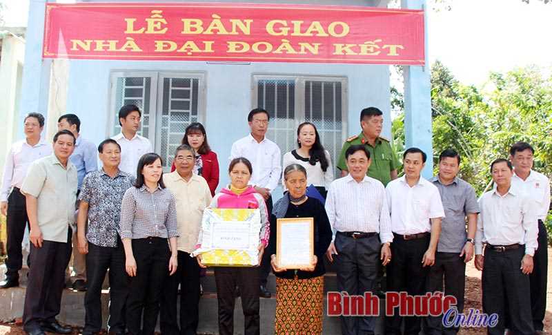 Thêm 40 căn nhà đại đoàn kết tặng hộ nghèo