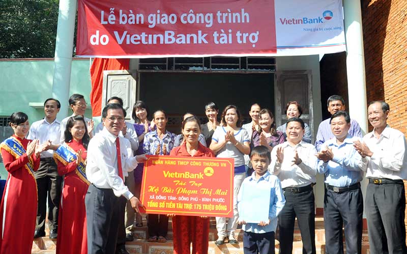 175 triệu đồng tài trợ cho một hộ nghèo 175 triệu đồng tài trợ cho một hộ nghèo