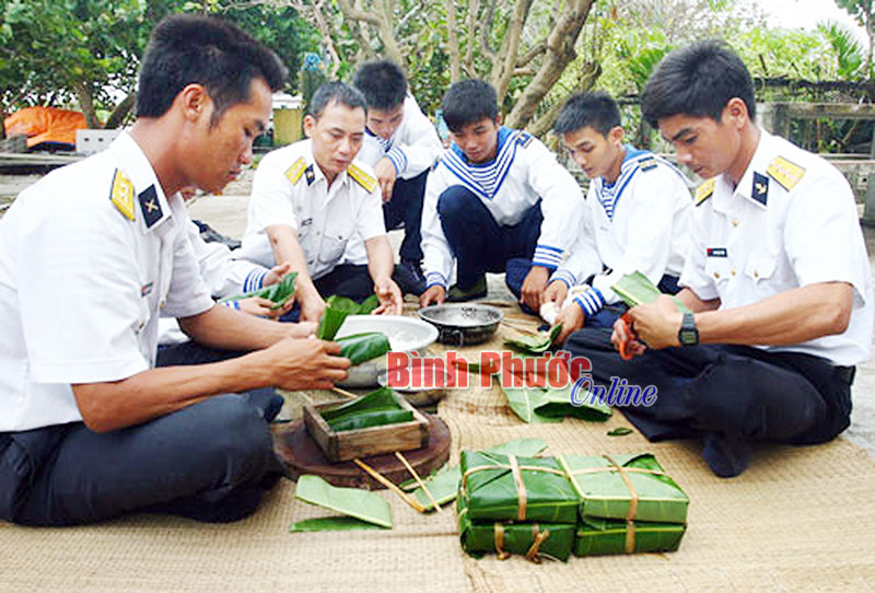 Bánh chưng gói lá bàng vuông Bánh chưng gói lá bàng vuông