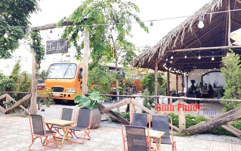 Bảo vệ môi trường từ làm mới vật liệu cũ Bảo vệ môi trường từ làm mới vật liệu cũ