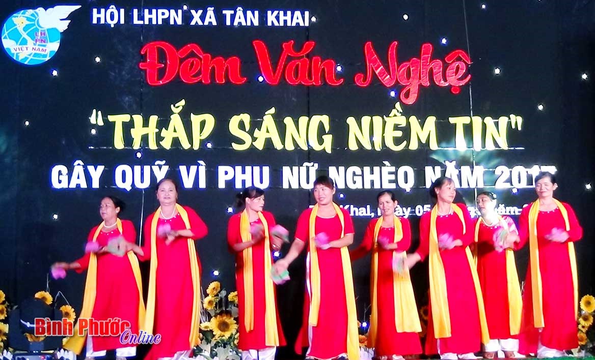 Trao “cần câu” cho phụ nữ nghèo ở Tân Khai Trao “cần câu” cho phụ nữ nghèo ở Tân Khai