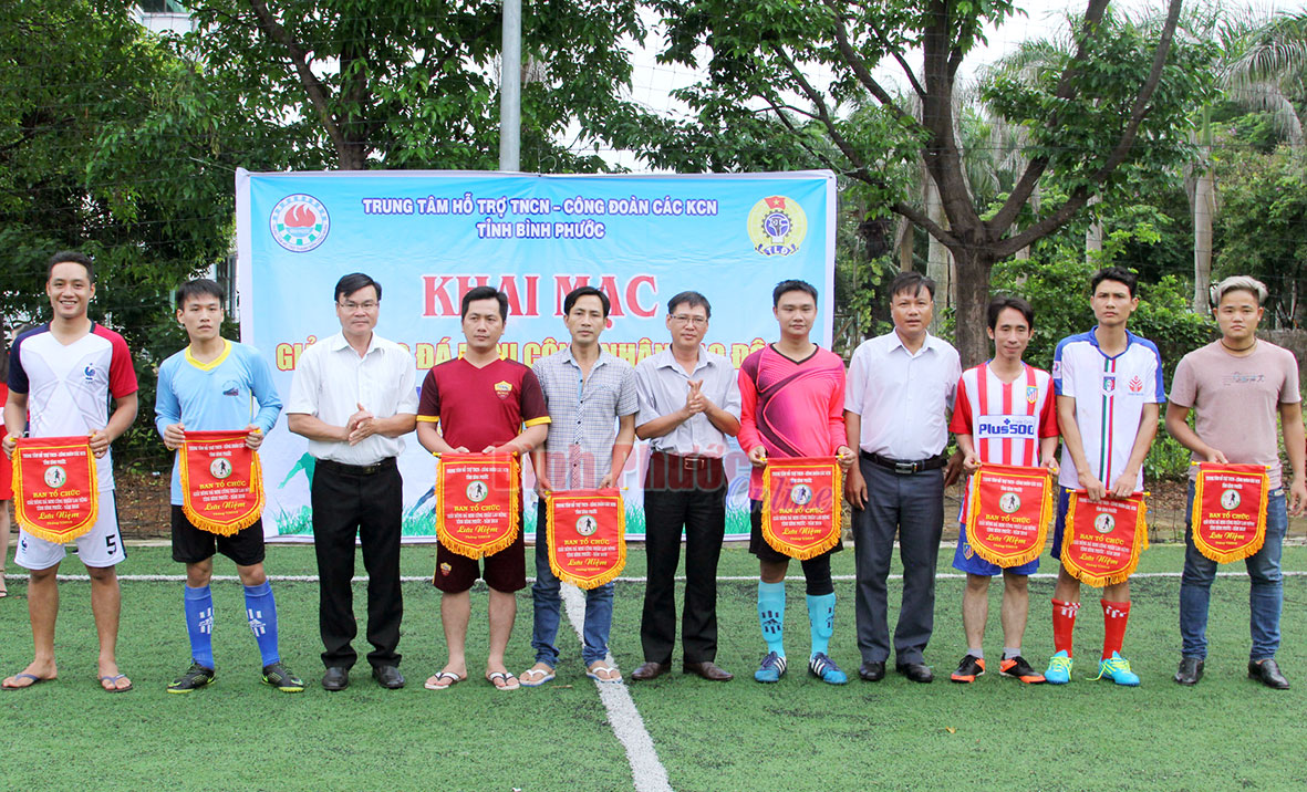 Khai mạc giải bóng đá thanh niên công nhân năm 2016