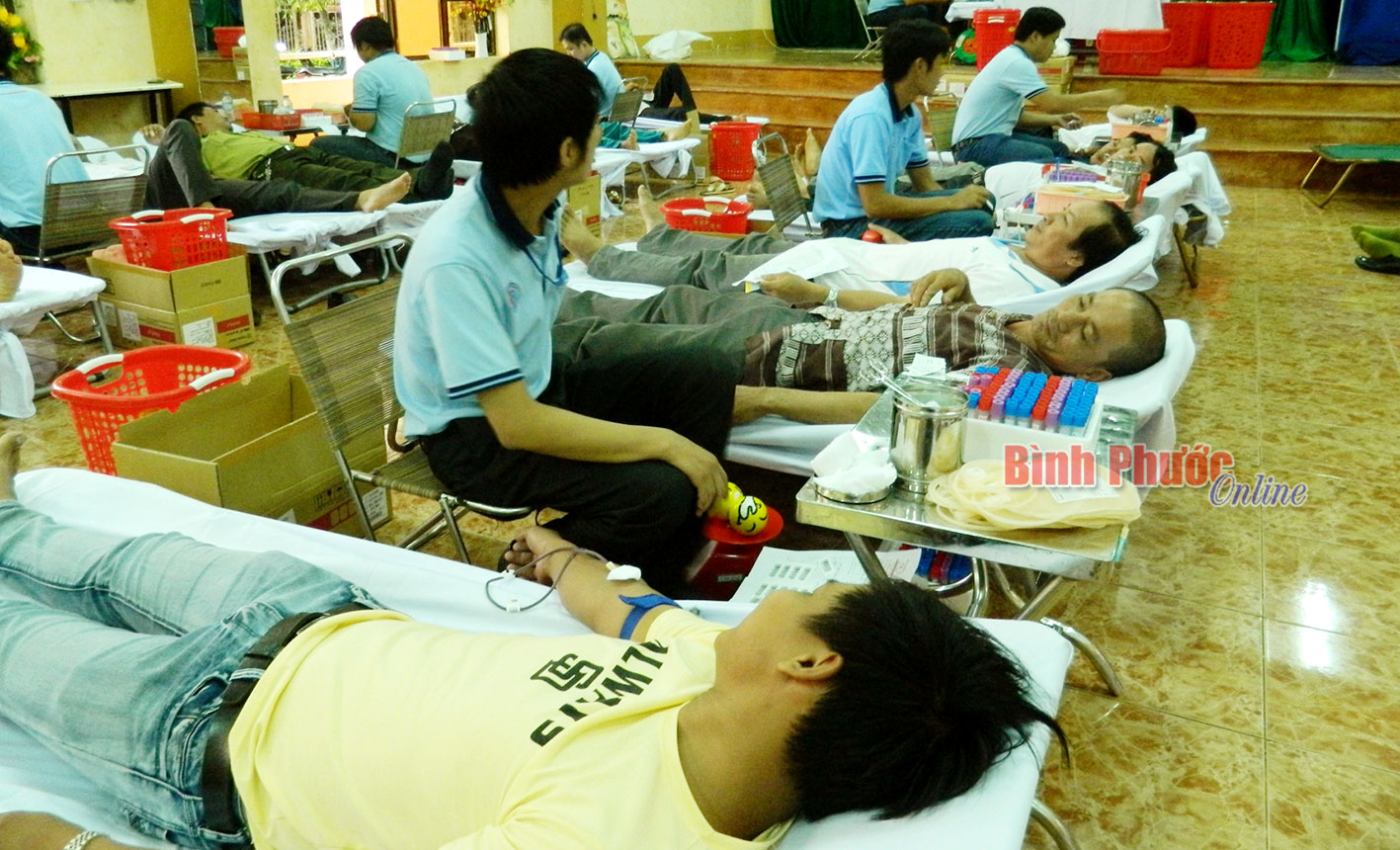 Lộc Ninh: Thu 395 đơn vị máu tình nguyện