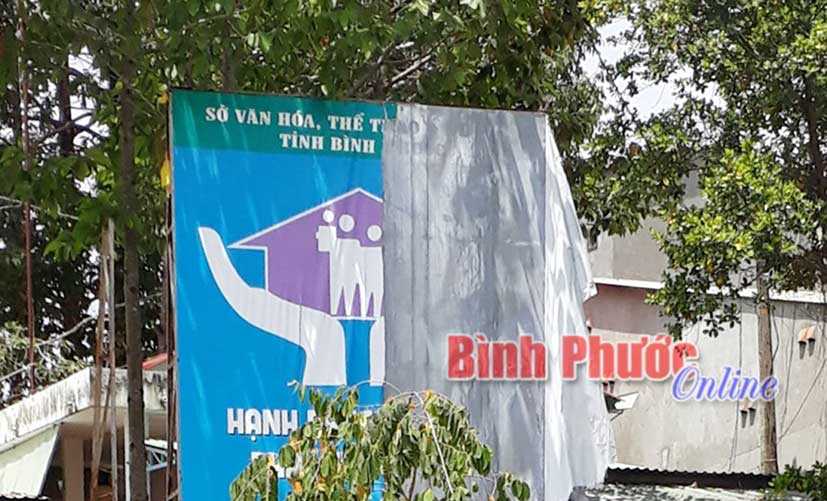 “Mắc cỡ” vì pa-nô “Mắc cỡ” vì pa-nô