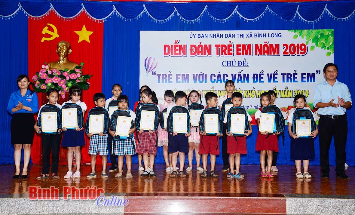 70 thiếu nhi vượt khó học tốt được tuyên dương