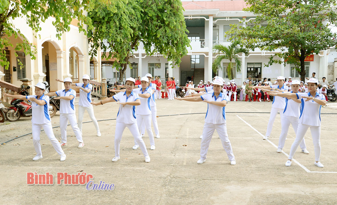 Người cao tuổi xã Thanh Lương mê thể dục dưỡng sinh