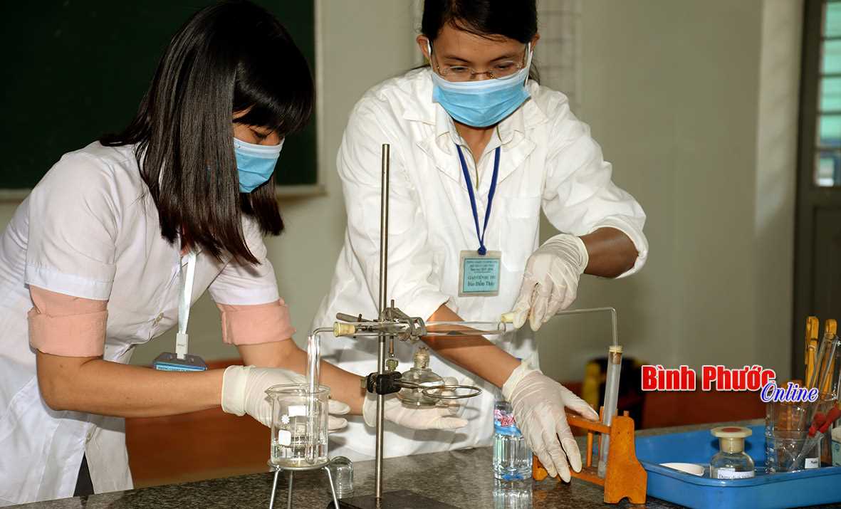 Bình Long: 16 thí sinh thi giáo viên giỏi thí nghiệm - thực hành