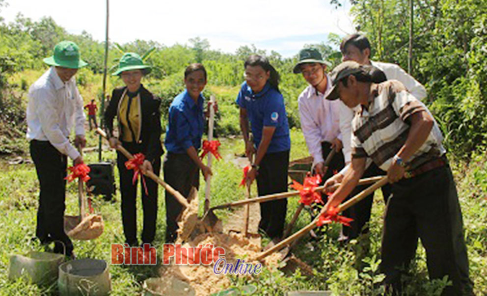 Hớn Quản: Khởi công xây dựng cầu dân sinh thanh niên