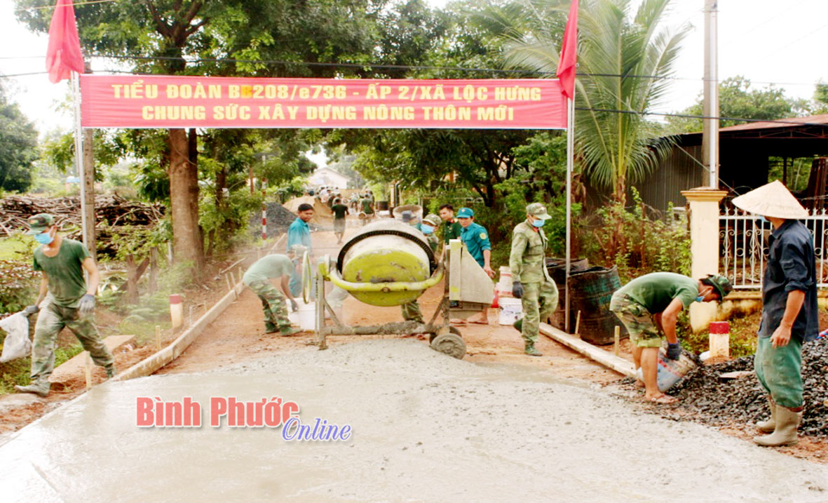 Tiểu đoàn 208 chung sức xây dựng nông thôn mới