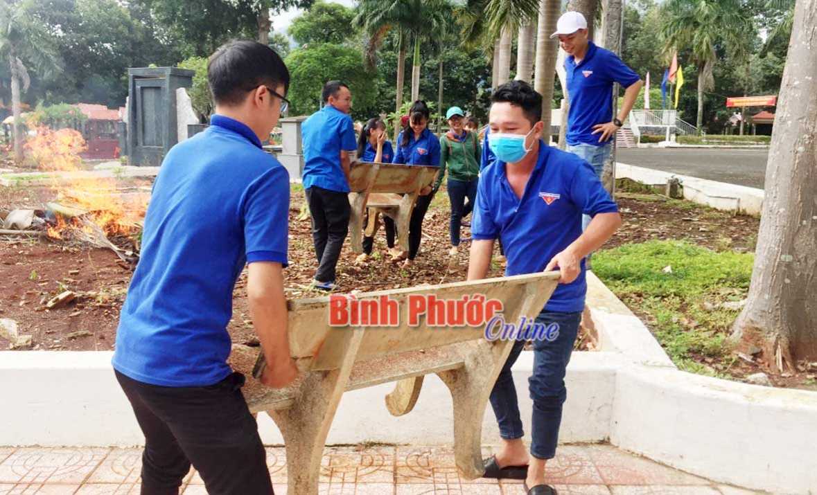Thanh niên Phước Long tình nguyện vì cộng đồng Thanh niên Phước Long tình nguyện vì cộng đồng