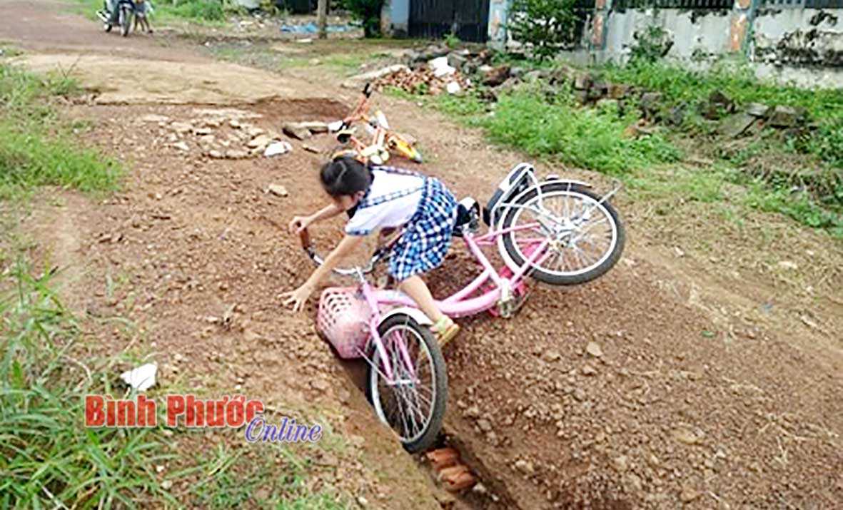 Đường không tên bị xói lở Đường không tên bị xói lở
