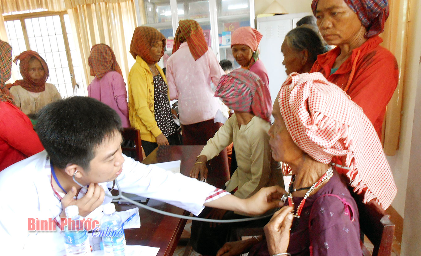 Người nghèo được hỗ trợ khám, chữa bệnh