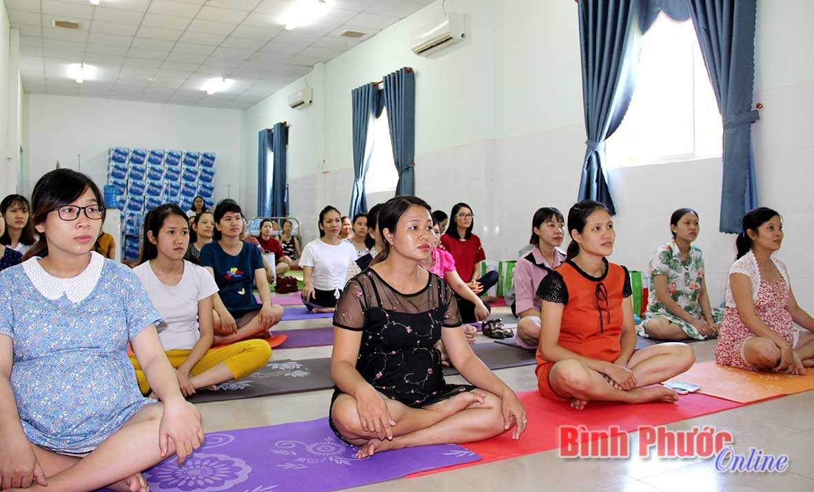 Bà bầu đi học “tiền sản”