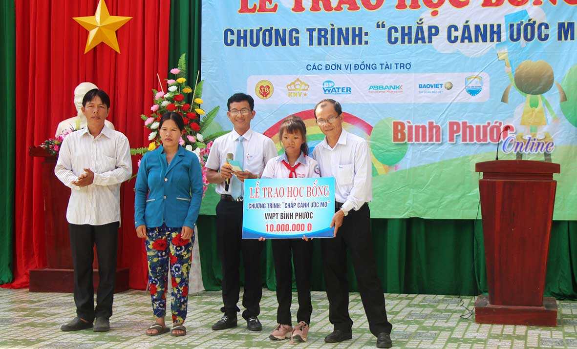 “Chắp cánh ước mơ” cho học sinh khuyết tật