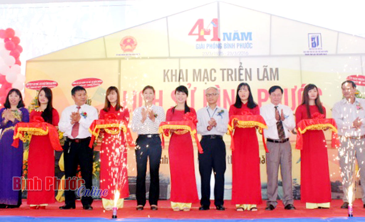 Khai mạc triển lãm “Lịch sử Bình Phước qua các tài liệu lưu trữ”