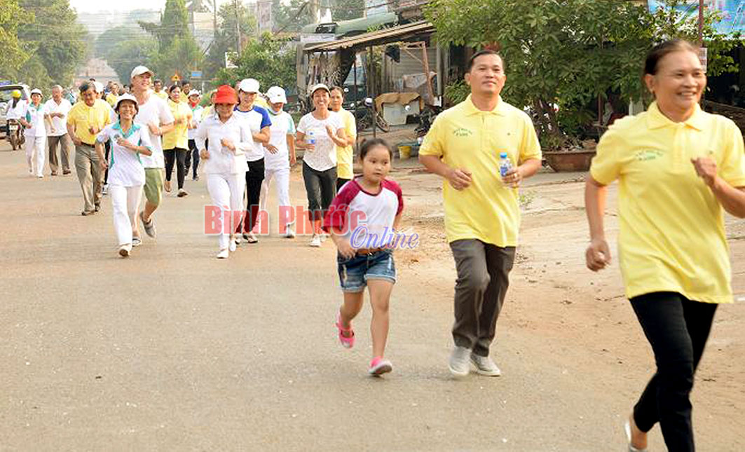 Sôi nổi Ngày chạy Olympic vì sức khỏe toàn dân năm 2016