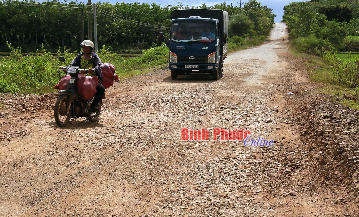 Đường ĐT757 lại hư hỏng Đường ĐT757 lại hư hỏng