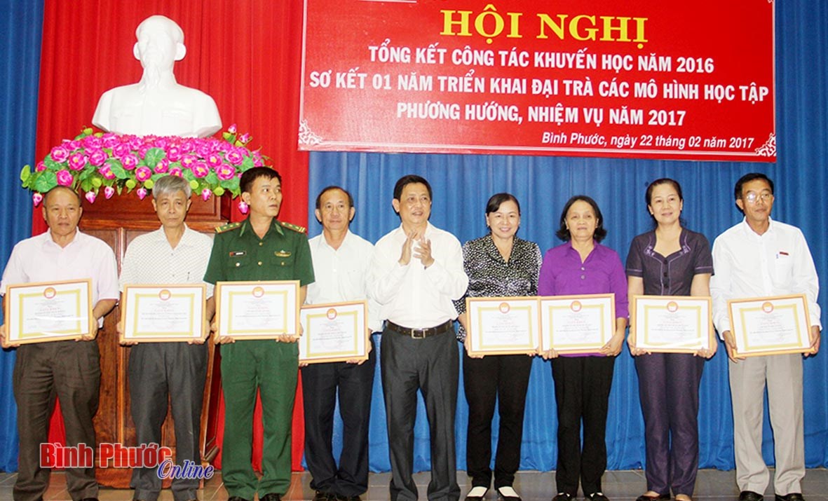 Khuyến học, khuyến tài phục vụ quê hương Khuyến học, khuyến tài phục vụ quê hương