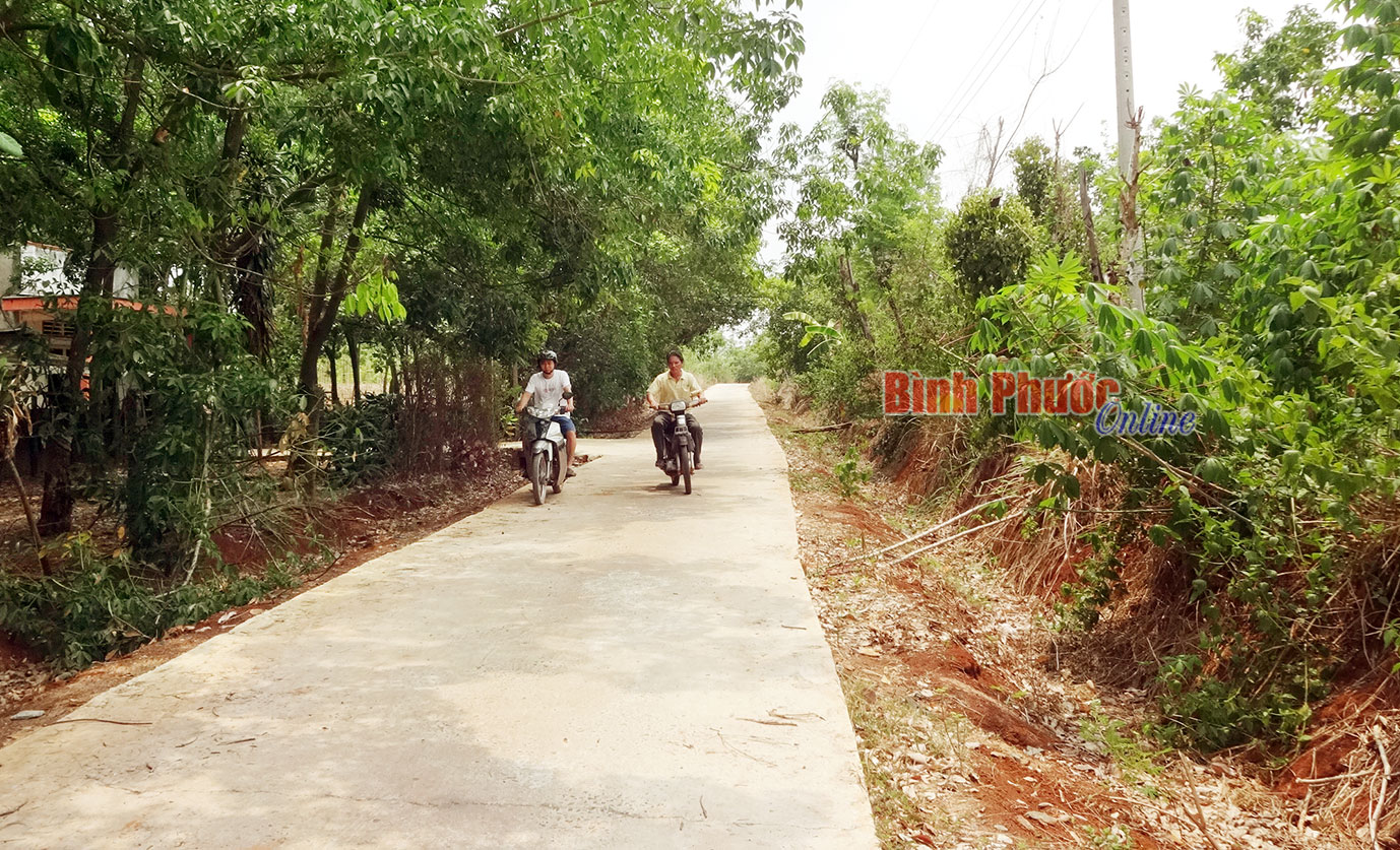 Làm đường bê tông ở An Khương: Khó nên phải dân vận khéo