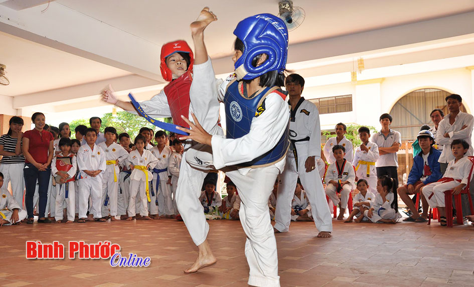 CLB võ thuật Taekwondo huyện Phú Riềng tổ chức thi lên đai