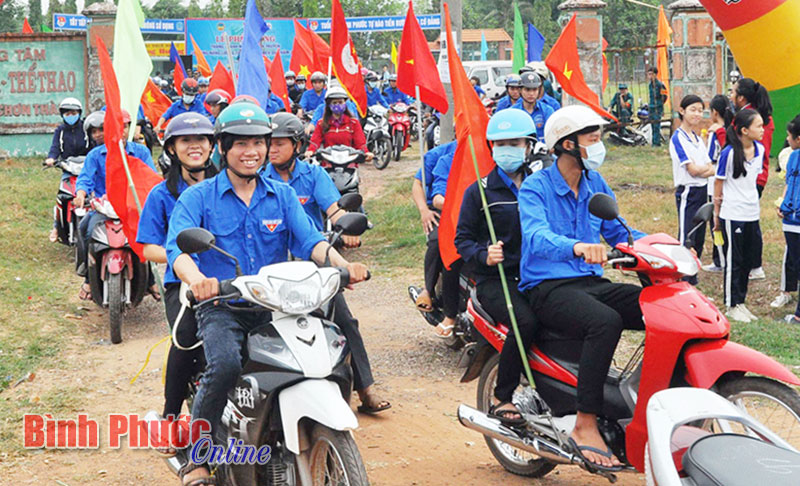 Tháng thanh niên năm 2015: tự hào tiến bước dưới cờ Đảng Tháng thanh niên năm 2015: tự hào tiến bước dưới cờ Đảng