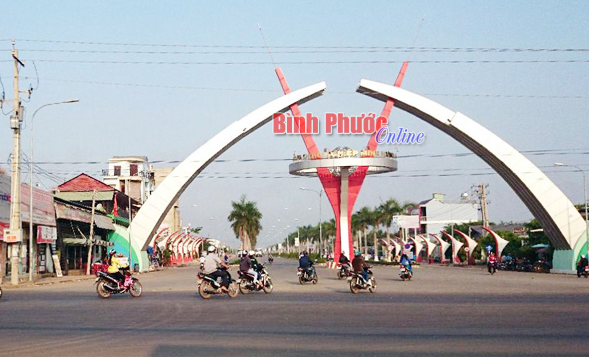 Thiếu đèn báo giao thông ở cổng khu công nghiệp Thiếu đèn báo giao thông ở cổng khu công nghiệp