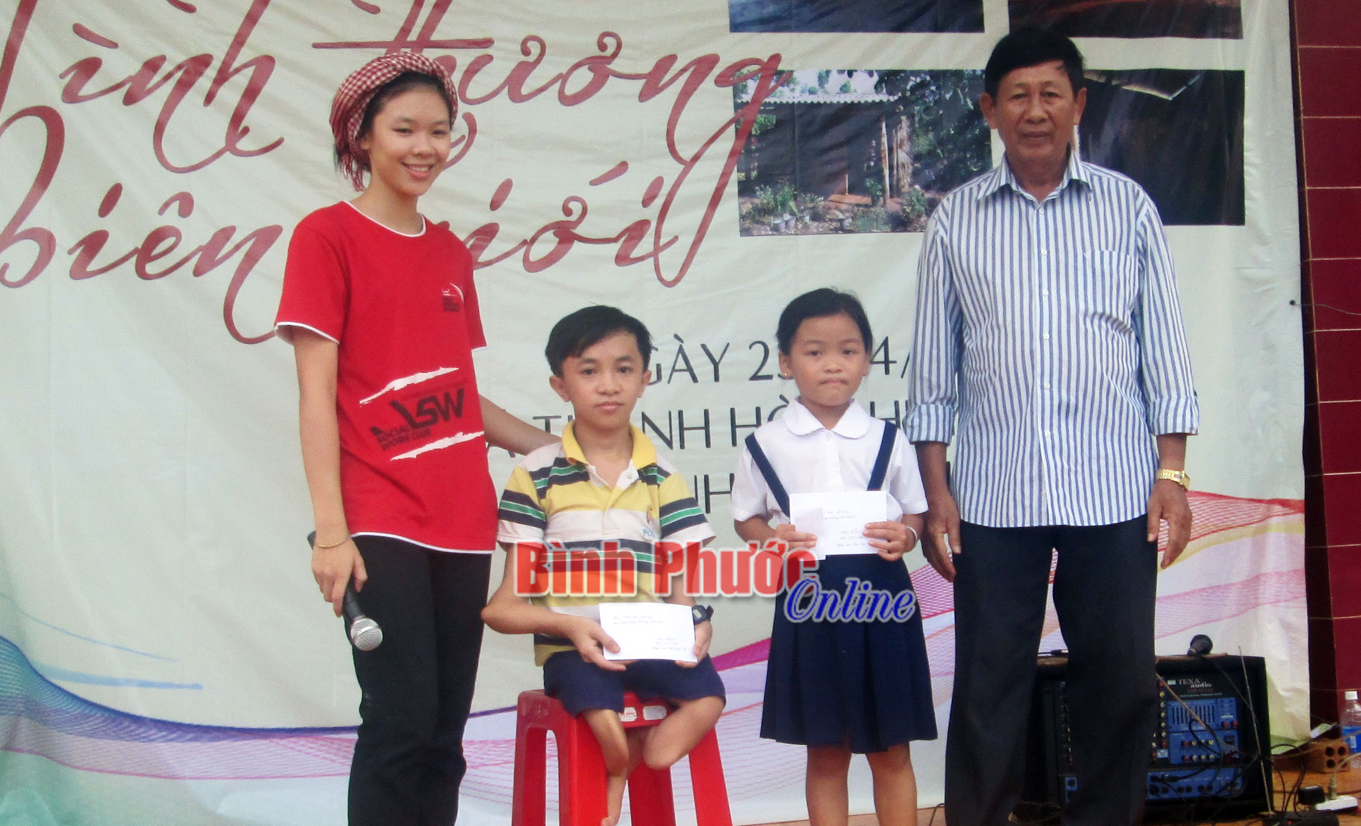 Mang niềm vui đến trẻ em nghèo vùng biên