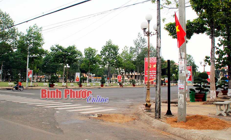 Cột điện gây nguy hiểm dưới lòng đường đã được di dời
