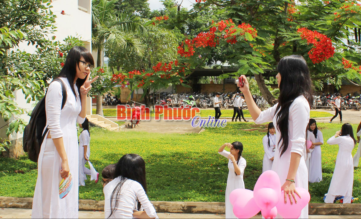 Xúc động lễ “tri ân và trưởng thành” ở Trường THPT Đắk Ơ Xúc động lễ “tri ân và trưởng thành” ở Trường THPT Đắk Ơ