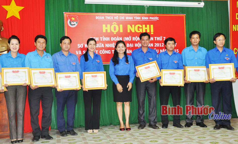 Thị đoàn Bình Long dẫn đầu công tác đoàn 3 năm liên tục Thị đoàn Bình Long dẫn đầu công tác đoàn 3 năm liên tục