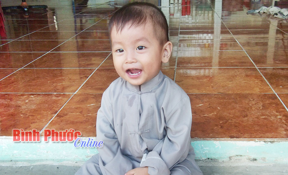 Tìm cha, mẹ bé trai bị bỏ rơi ở chùa Thanh Cảnh