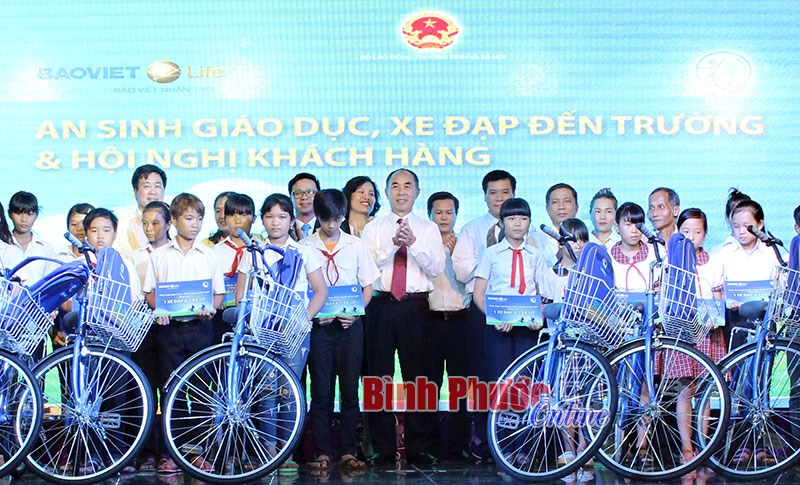 Bảo Việt nhân thọ tặng 50 suất học bổng “An sinh giáo dục - Xe đạp đến trường” Bảo Việt nhân thọ tặng 50 suất học bổng “An sinh giáo dục - Xe đạp đến trường”