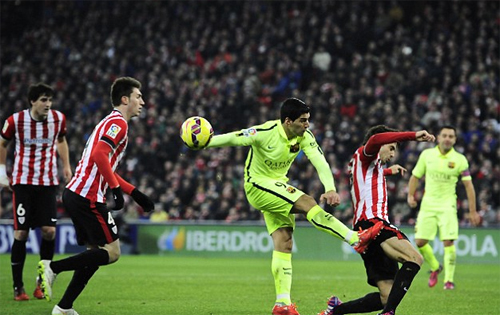 Messi lại tỏa sáng, Barca đuổi bắt Real